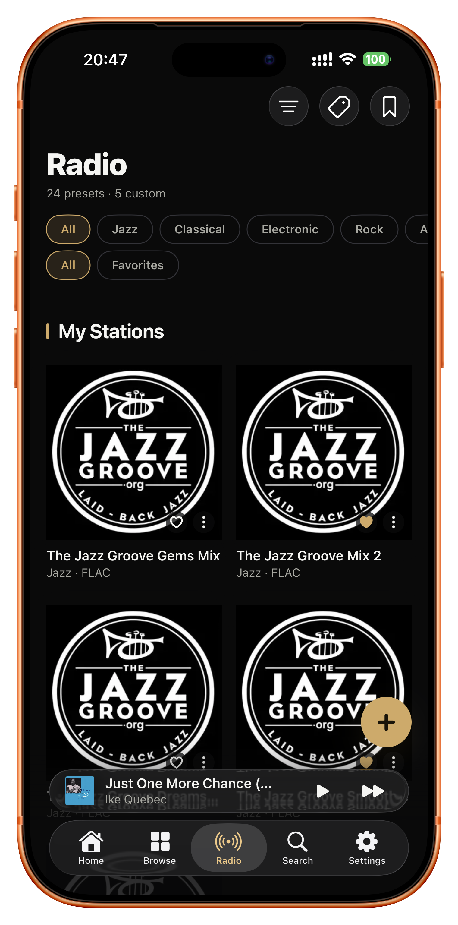 Serento iOS radio screen: presets and custom stations
